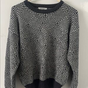 Chic Maze Patterned Black and White Sweater